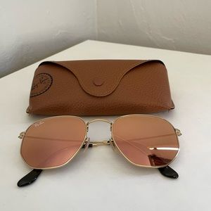 Women’s Ray Ban Aviator sunglasses. Like NEW! Worn only 1 time.